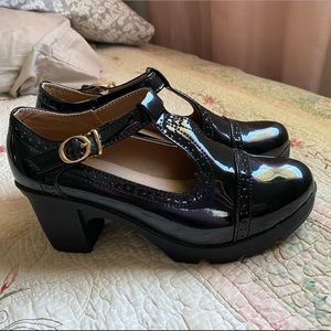 Patent leather black Mary Jane pumps